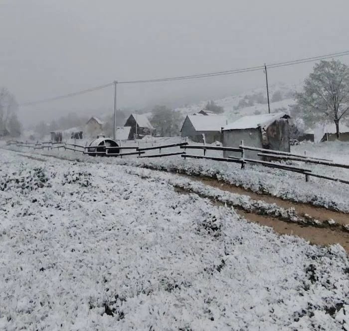 Sela na Pivskoj planini zabijelio snijeg u maju, padalo i na Žabljaku