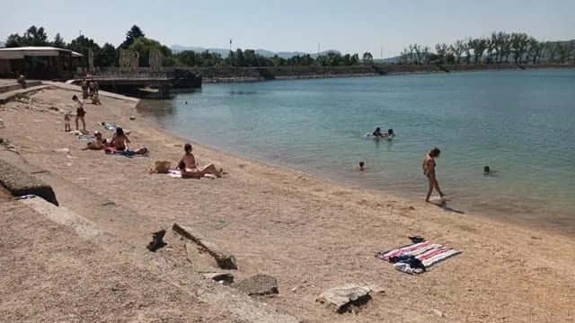 (FOTO) Sezona kupanja na Krupcu počela prije ljeta
