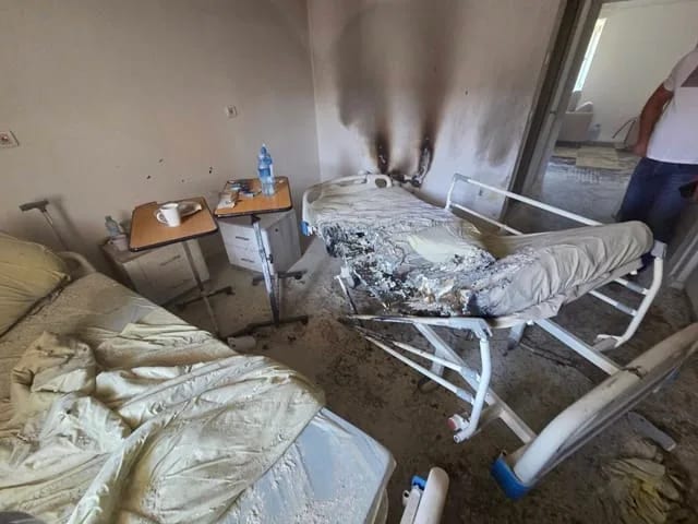 Jedna osoba povrijeđena u požaru u Domu starih