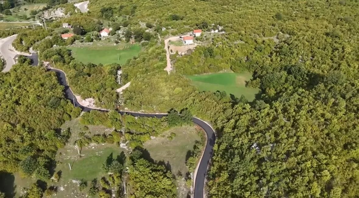 Završena sanacija puta i izgrađeno igralište u Dragovoljićima
