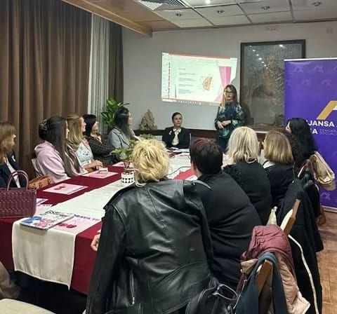 Alijansa žena DPS Nikšić organizovala predavanje o značaju redovnih pregleda i ranog otkrivanja bolesti