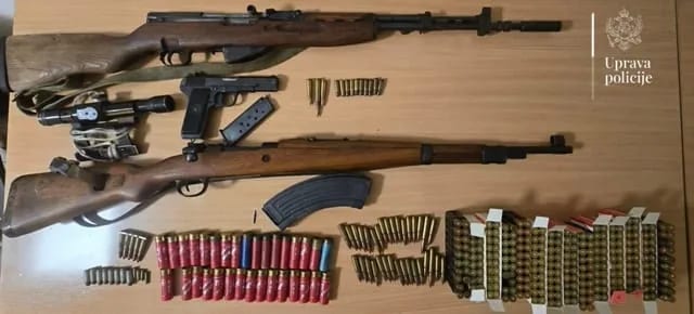 Policija u Plužinama oduzela dvije puške, pištolj i preko 370 komada municije