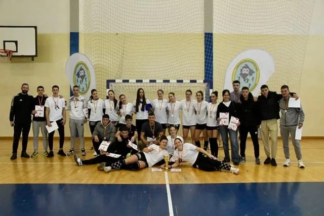 Ekonomsko-ugostiteljska škola prvak u ženskom rukometu, muškarci srebrni