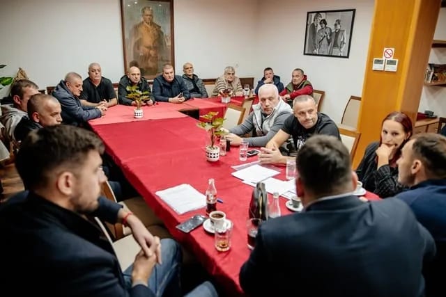 Konatar i Golović sa radnicima Željezare: Novim zakonom obeštetiti i radnike metalske industrije koji nijesu do sada primili otpremnine