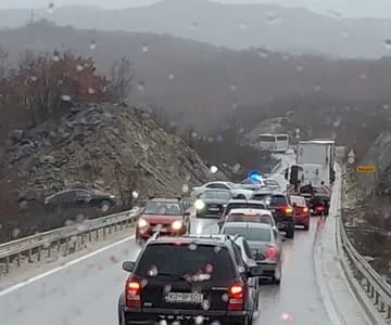 Jedna osoba stradala u saobraćajnoj nesreći na Grahovu