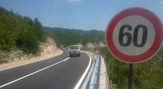 Putevi suvi, oprez kroz usjeke zbog manjih odrona