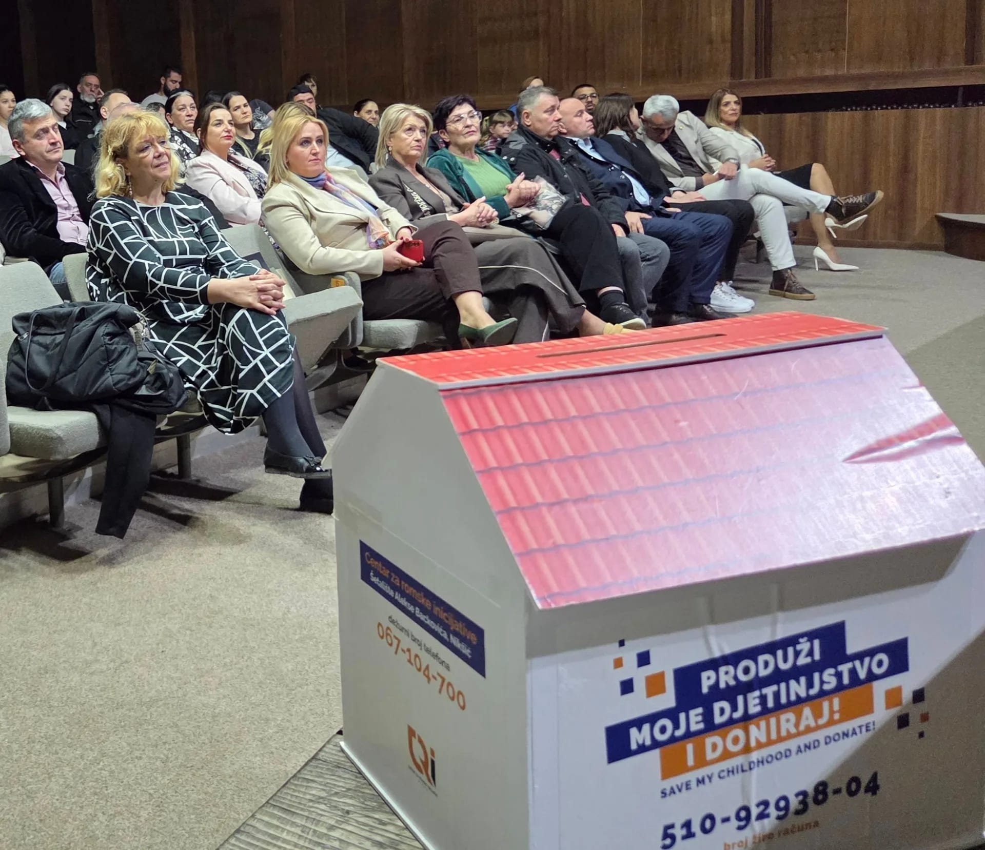 Na Sceni 213 održano donatorsko veče Centra za romske inicijative