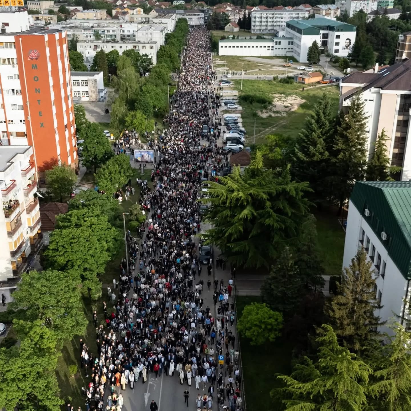 (FOTO) Svečana litija ulicama Nikšića u čast Svetog Vasilija Ostroškog