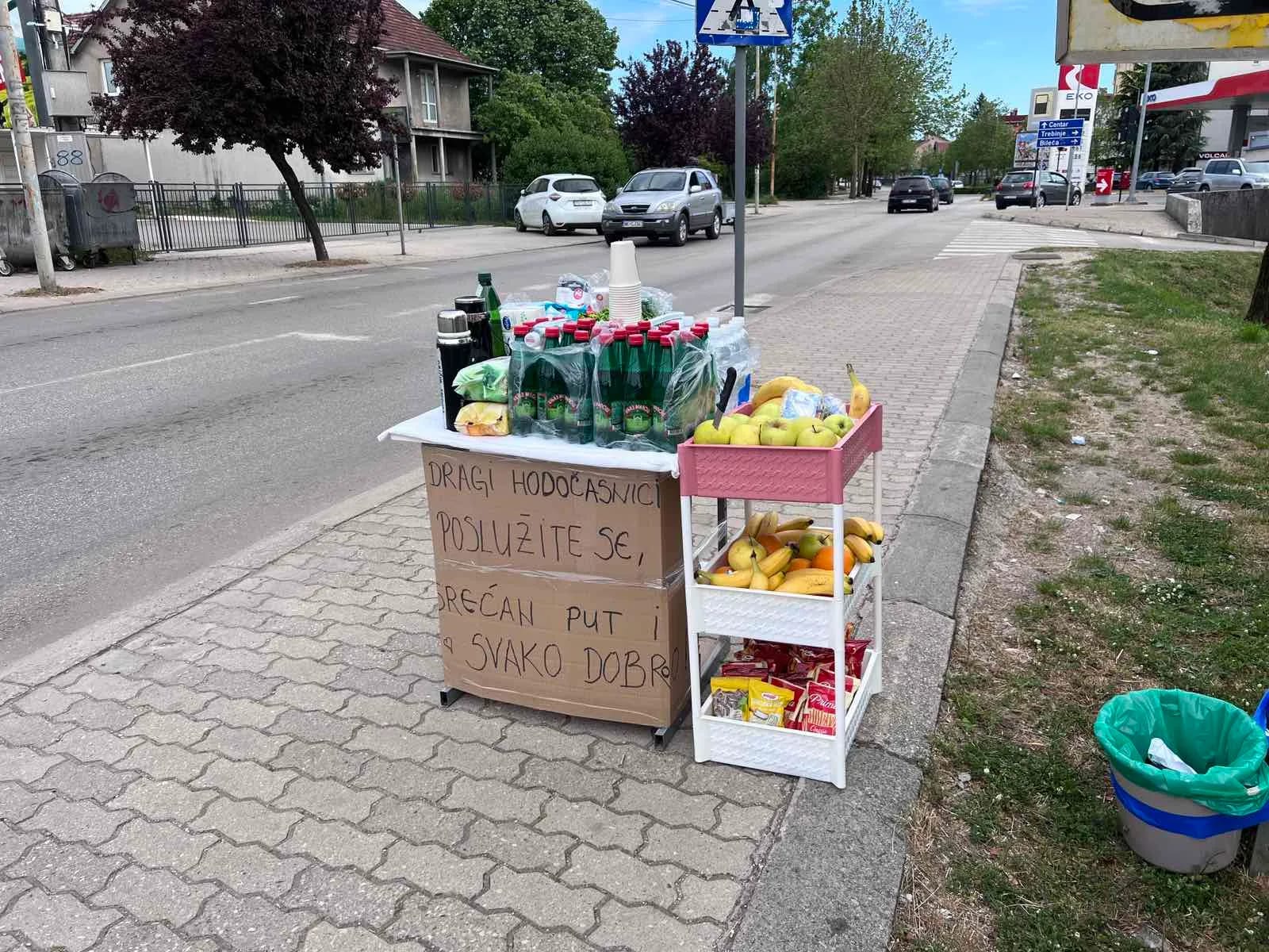 (FOTO) Osvježenje za hodočasnike na putu ka Ostrogu