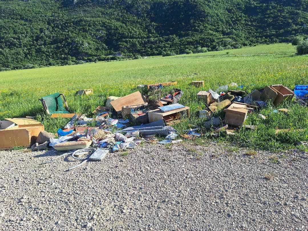 ČITAOCI ŠALJU: Divlja deponija ispod Budoša