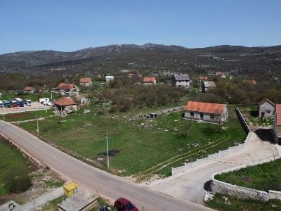 Prodajem dvosobnu kuću u Rubežama