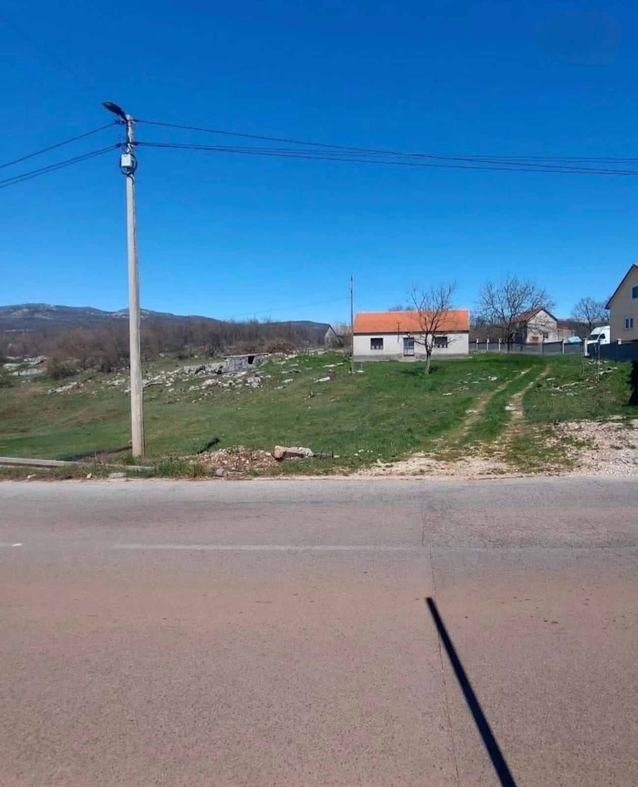 Prodajem dvosobnu kuću u Rubežama