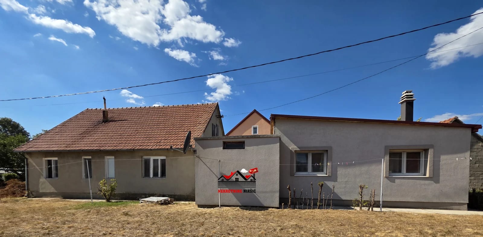 PRODAJU SE DVIJE KUĆE U MJESTU OŠTROVAC POVOLJNO!