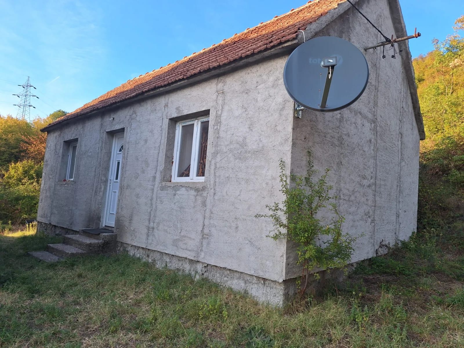 Prodajem noviju spratnu kuću od 120 m2 + stariju prizemnu kuću 50m2, Ozrinići, Nikšić