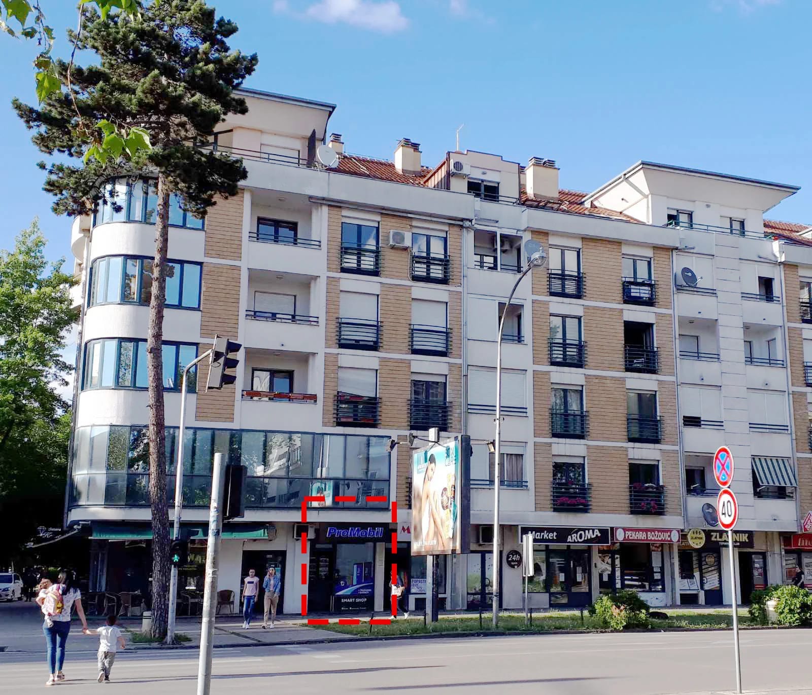 Izdajem poslovni prostor 18 m2, centar, zgrada Zinik