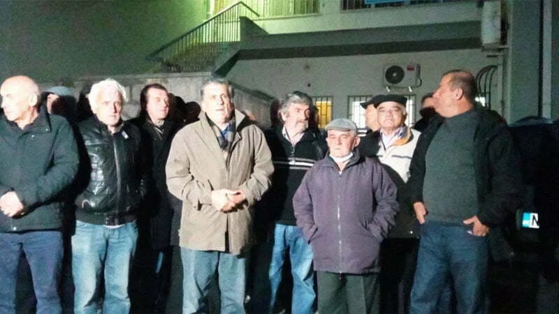 Članovi se okupili ispred nikšićkog SNP-a: Nećemo dozvoliti ulazak u manjinsku vladu