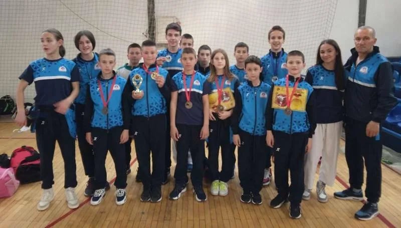 Mladim karatistima Onogošta 13 medalja