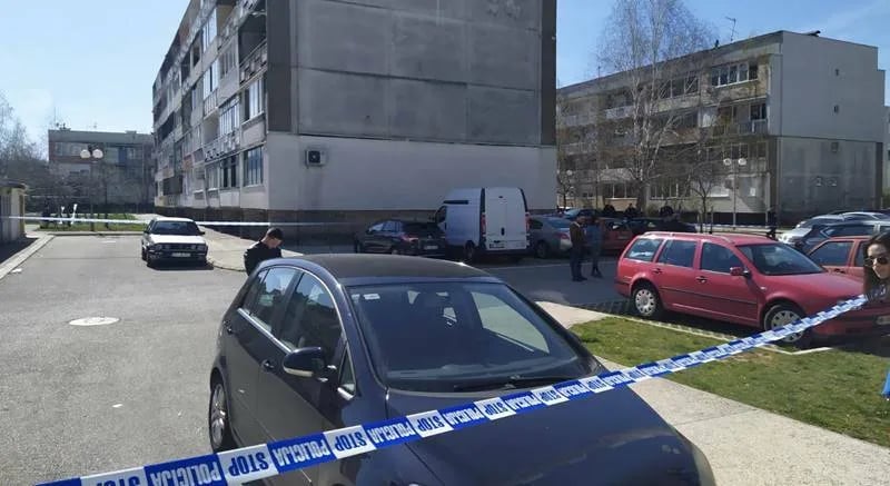 Bačena bomba na parking, oštećeno dvadesetak automobila