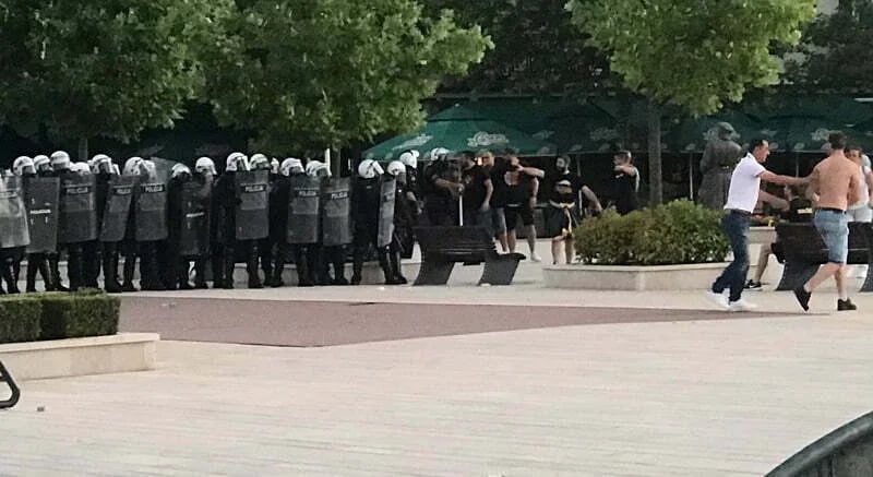 Policija suzavcem spriječila sukob dvije grupe
