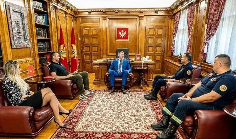 Adžić: Riješiti problem sa platama vatrogasaca