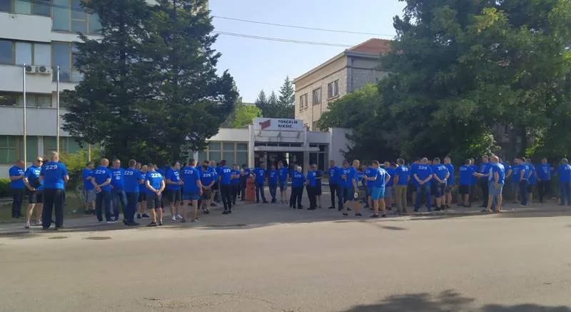 "Željezarcima plate do 1. septembra"