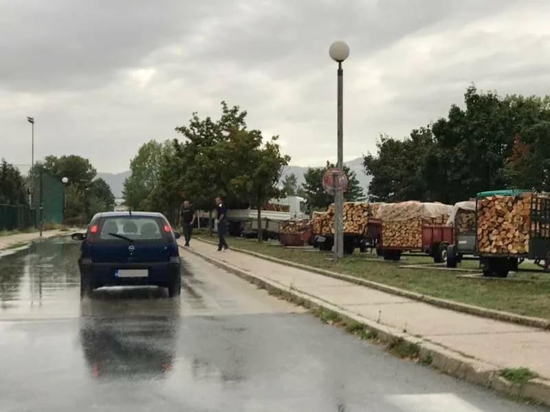 Prodavci drva na novoj lokaciji