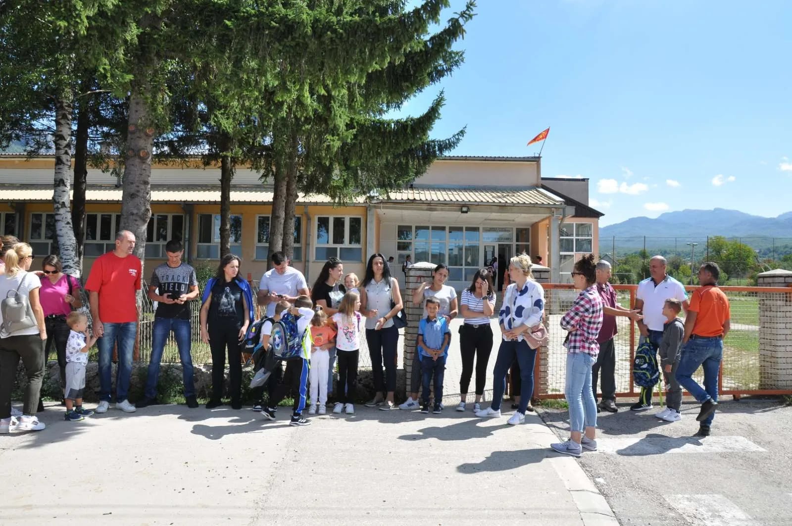 Protest roditelja zbog termina đačkog prevoza u Župi