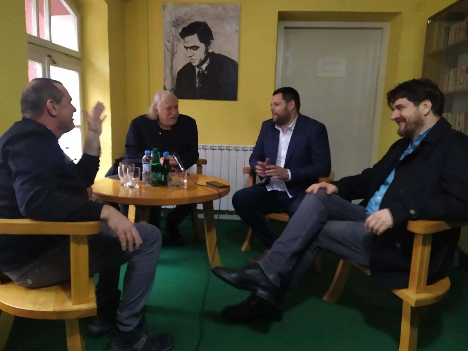 Bolnici u Brezoviku na poklon 100 knjiga, Rade Šerbedžija uručio donaciju