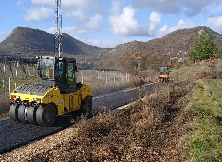 Nastavljaju se radovi na poboljšanju infrastrukture u Župi: Počelo asfaltiranje kroz program IFAD-a