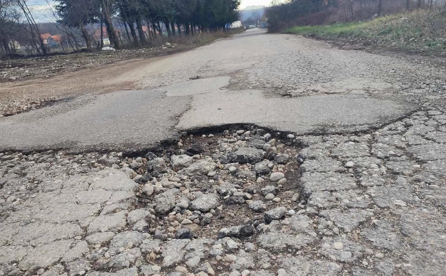 ČITAOCI ŠALJU: "Nije rijedak slučaj da oni koji izađu iz ove ulice moraju kod majstora"