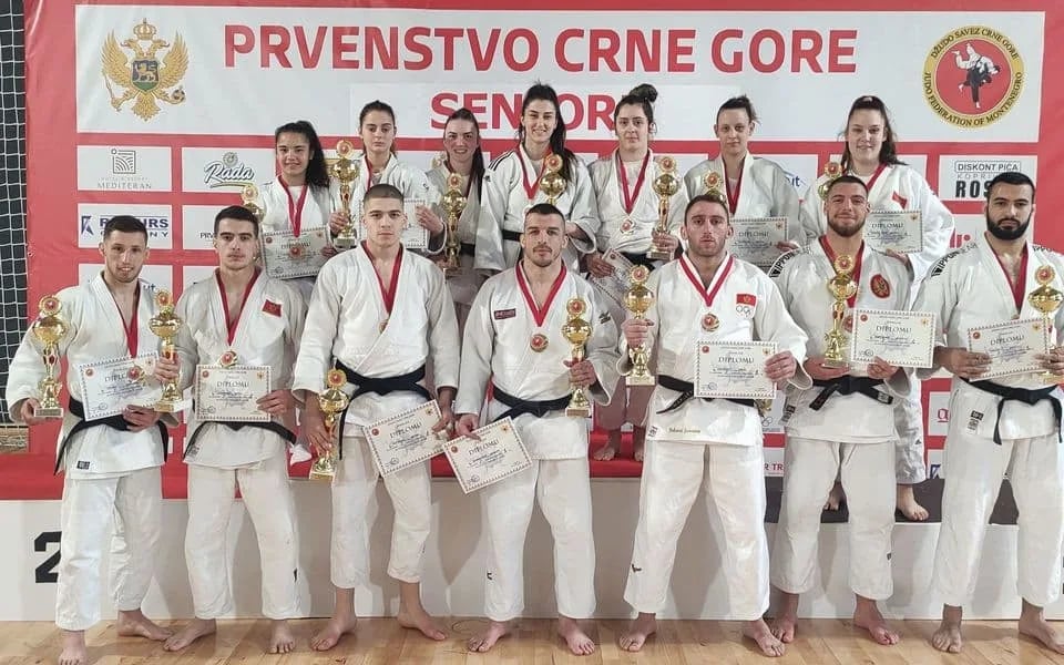 Akademik najuspješniji kod seniora, Trebjesi srebrna medalja