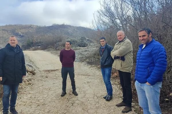 Asfalt ili blokada saobraćajnice Nikšić-Risan