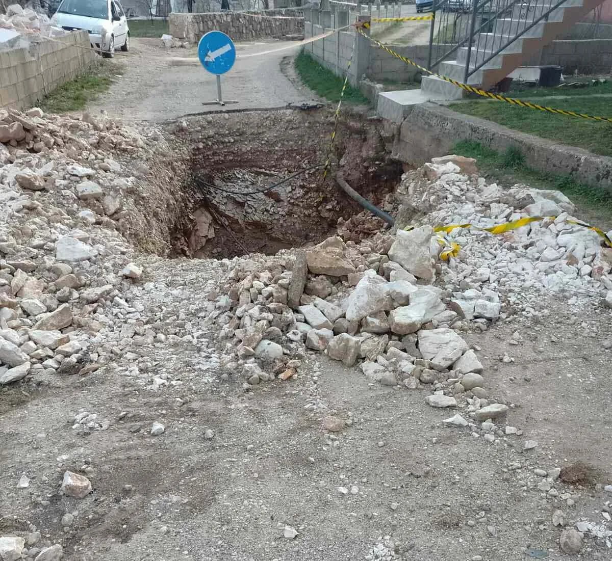 ČITAOCI ŠALJU: "10 dana rupa iskopana, niko ne dolazi"