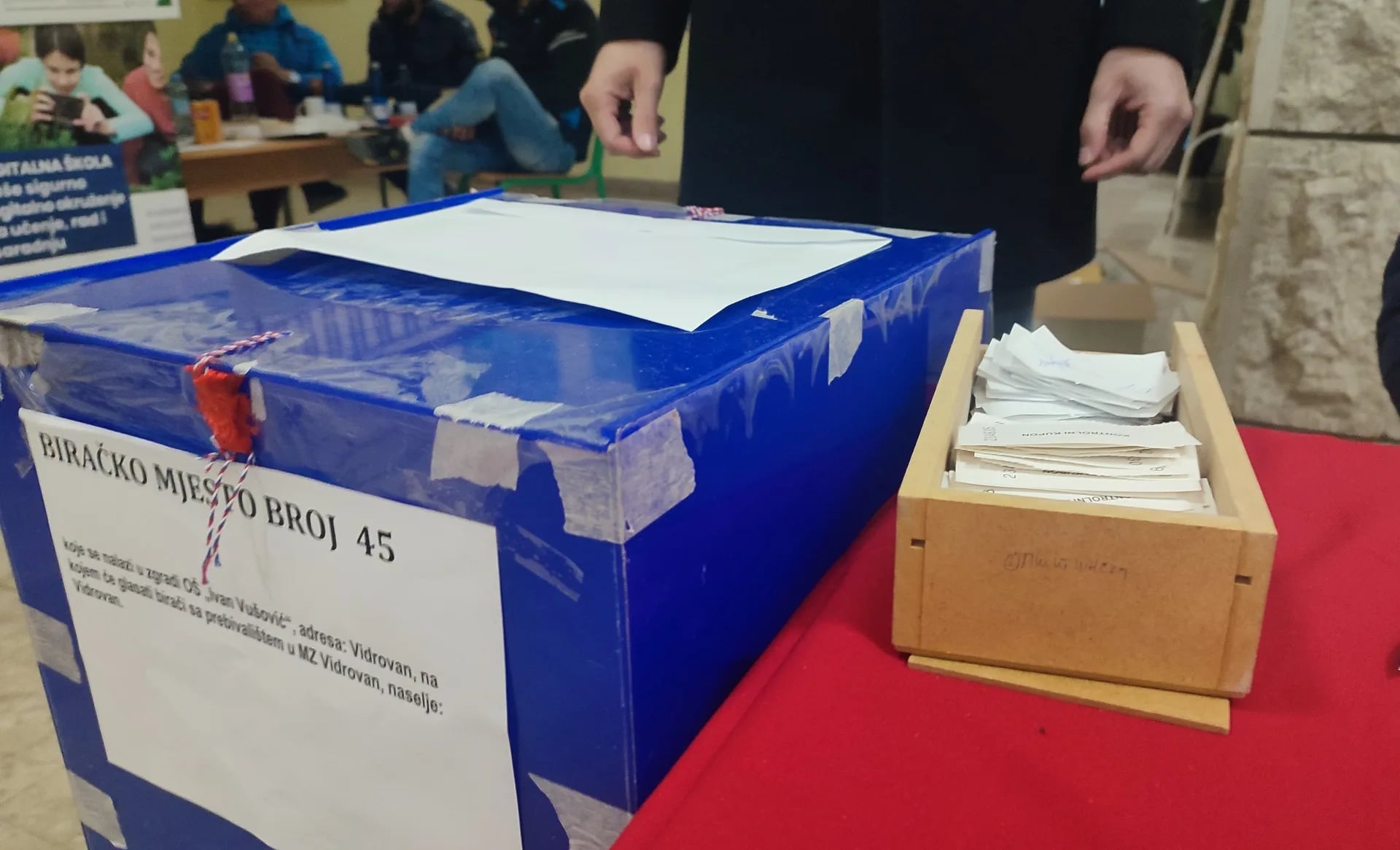 CDT na osnovu 100 odsto uzorka: Đukanović 35,3, Milatović 28,9, Mandić 19 odsto...