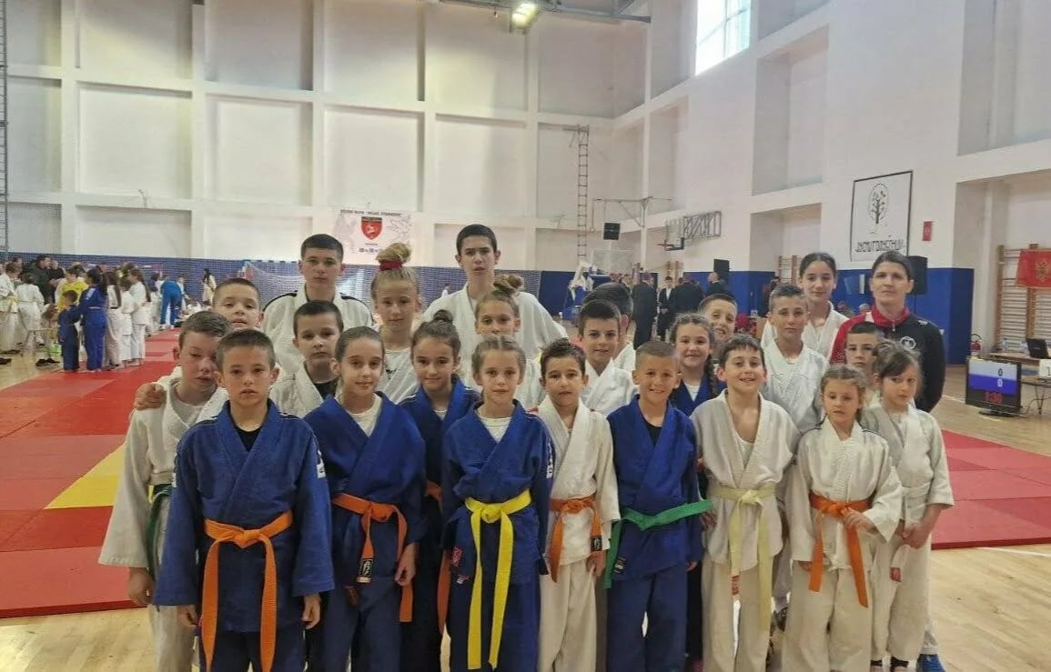 Pehar i 15 medalja za Džudo klub Straševina