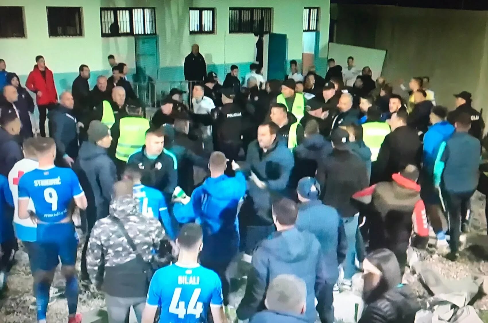 UP: Verbalni i pokušaj fizičkog sukoba igrača i predstavnika Sutjeske i Budućnosti