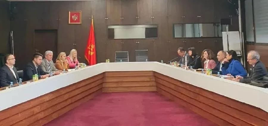 Rok za predaju izbornih lista ističe u ponoć