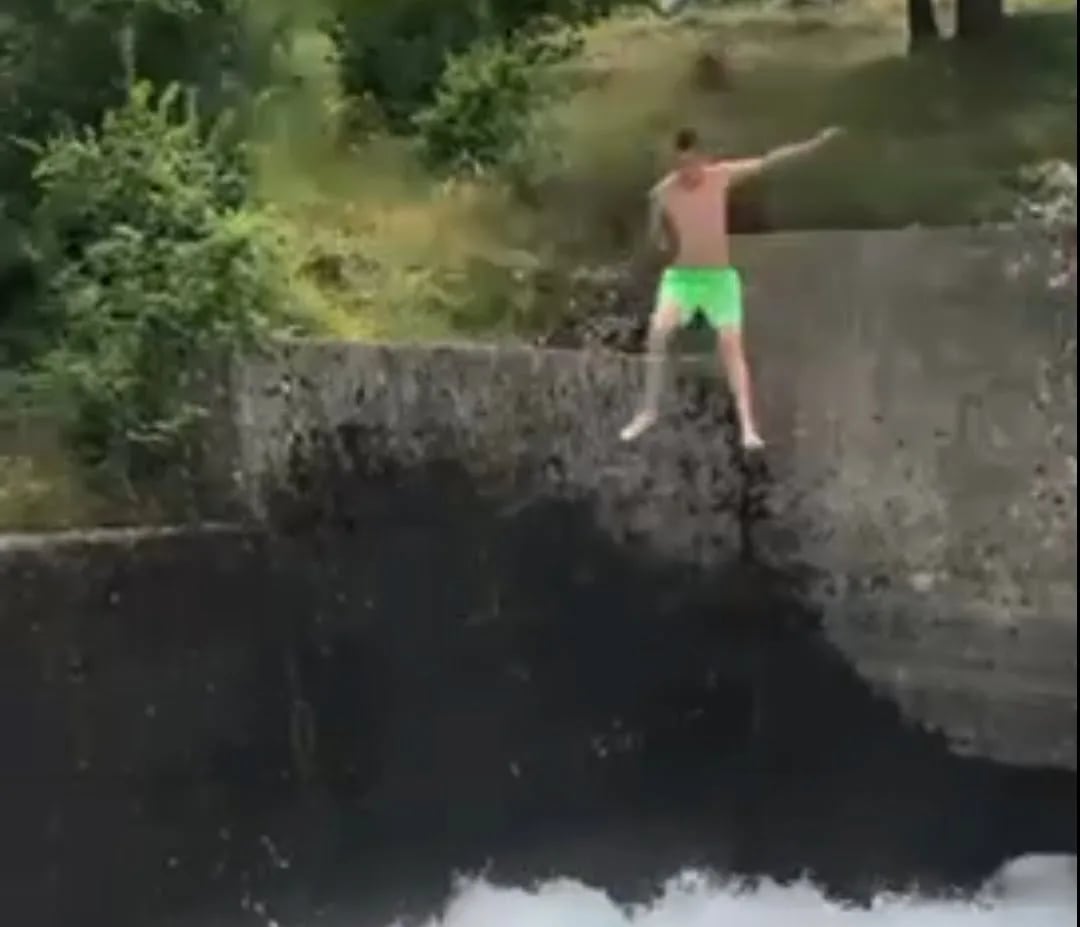 VIDEO: Mladići skaču sa krupačke brane u kanal, apel uputila Služba zaštite i spasavanja