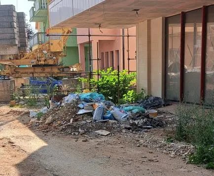 ČITAOCI ŠALJU: Ulica Živka Nikolića u smeću