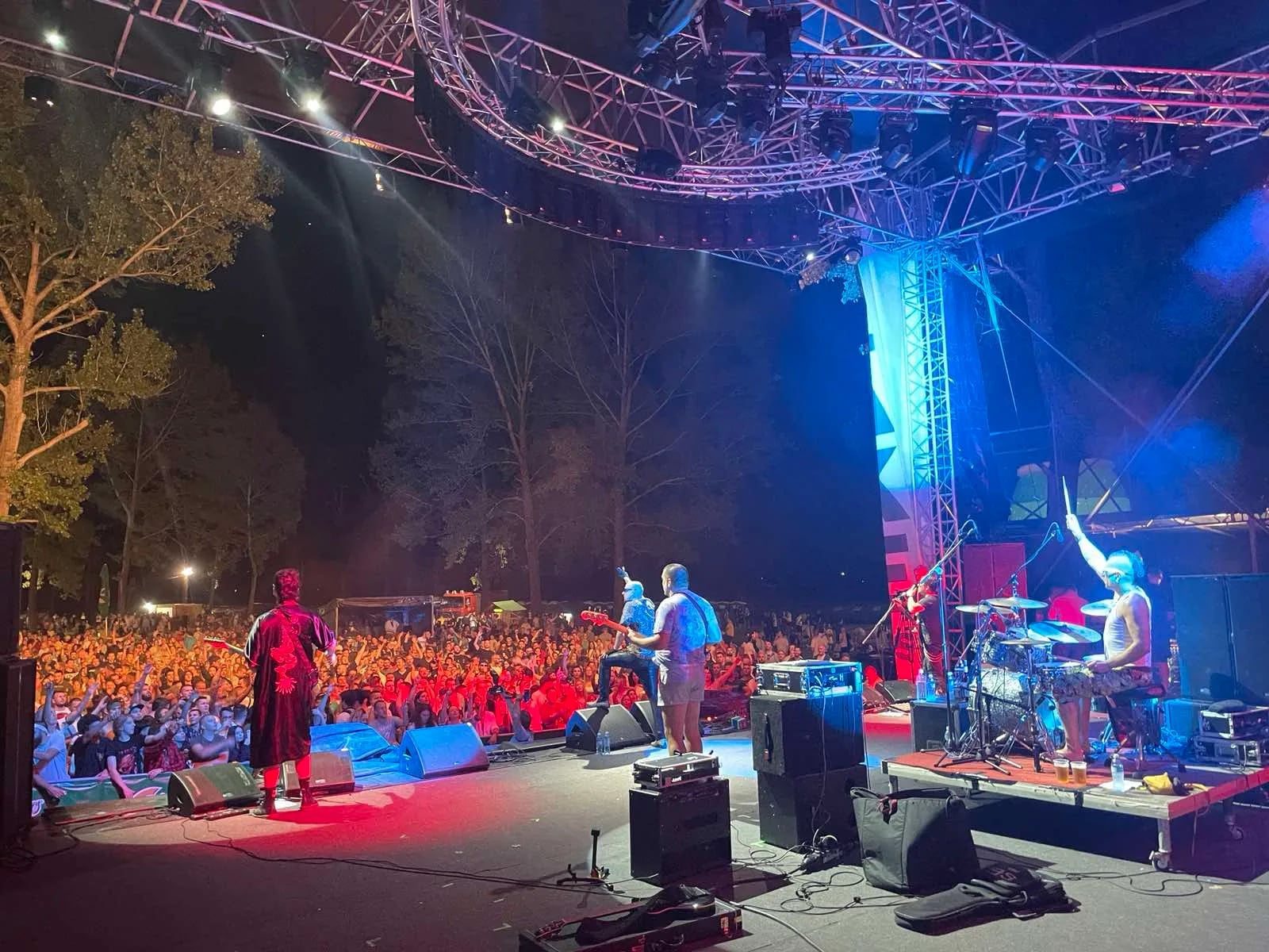 Tifa i Alen na otvaranju Lake festa, Brkovi “razgalili” publiku