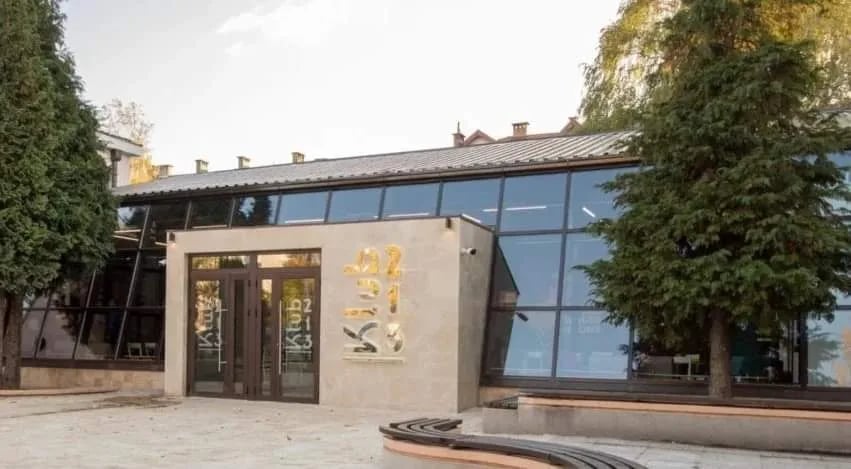 Scena 213: Kulturno-umjetnički program "Otvori mi prozore"