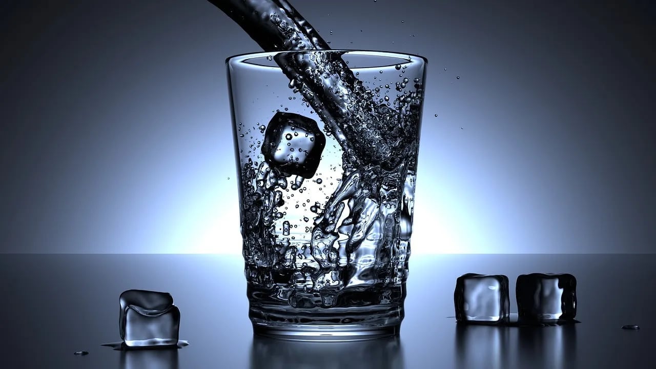 Da li zaista trebamo popiti čašu vode kada se probudimo?