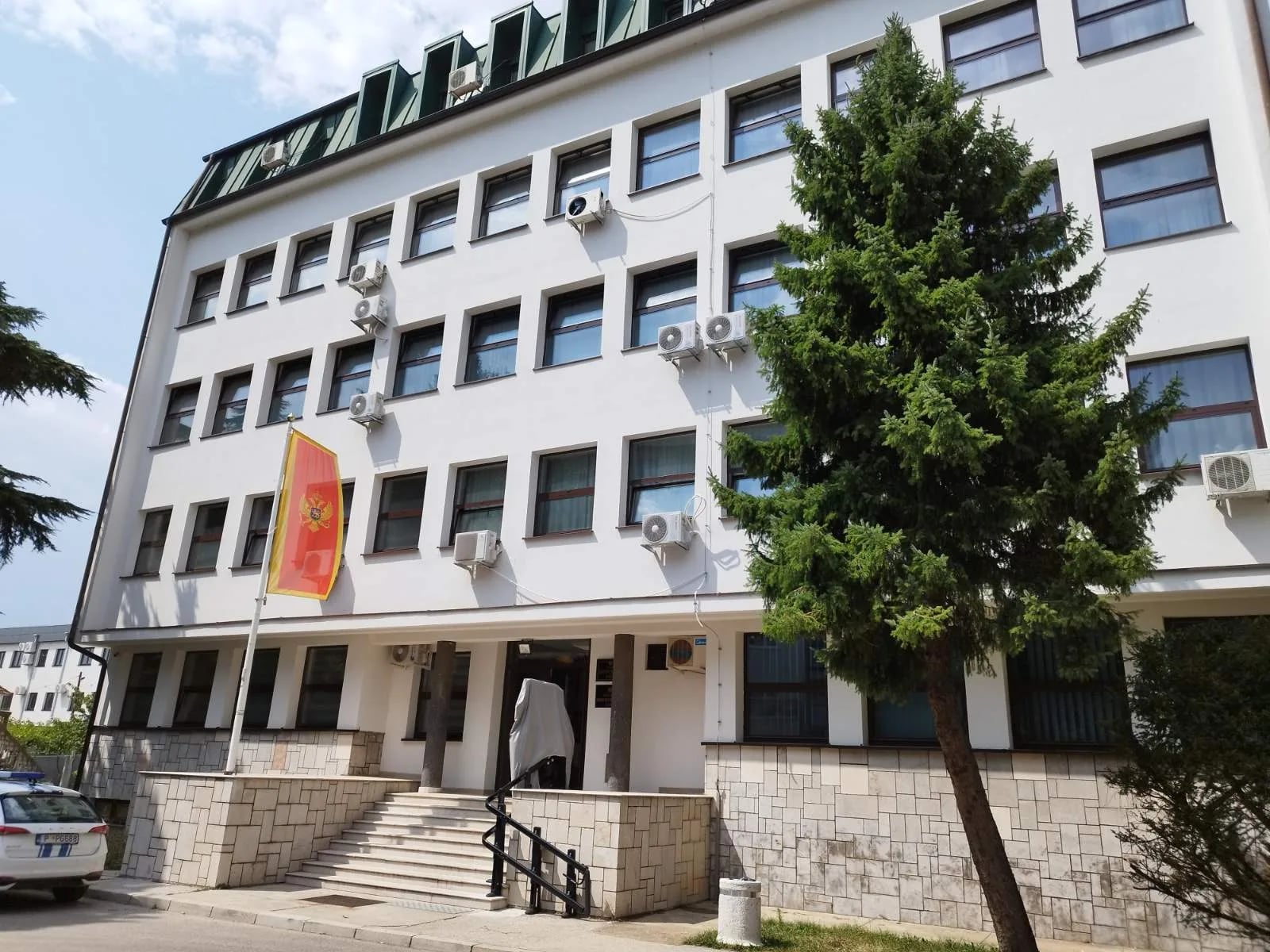 Predložen pritvor zbog prijetnji i proganjanja bivše partnerke i njene majke