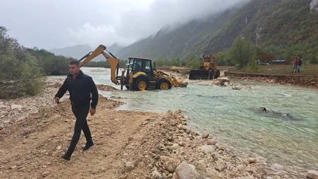 Evakuisani turisti i mještani iz zaseoka Kozarica