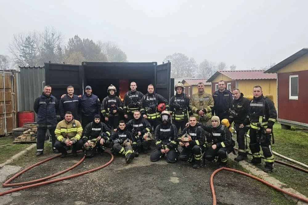 Novi sertifikati za 12 instruktora nikšićkih vatrogasaca-spasilaca