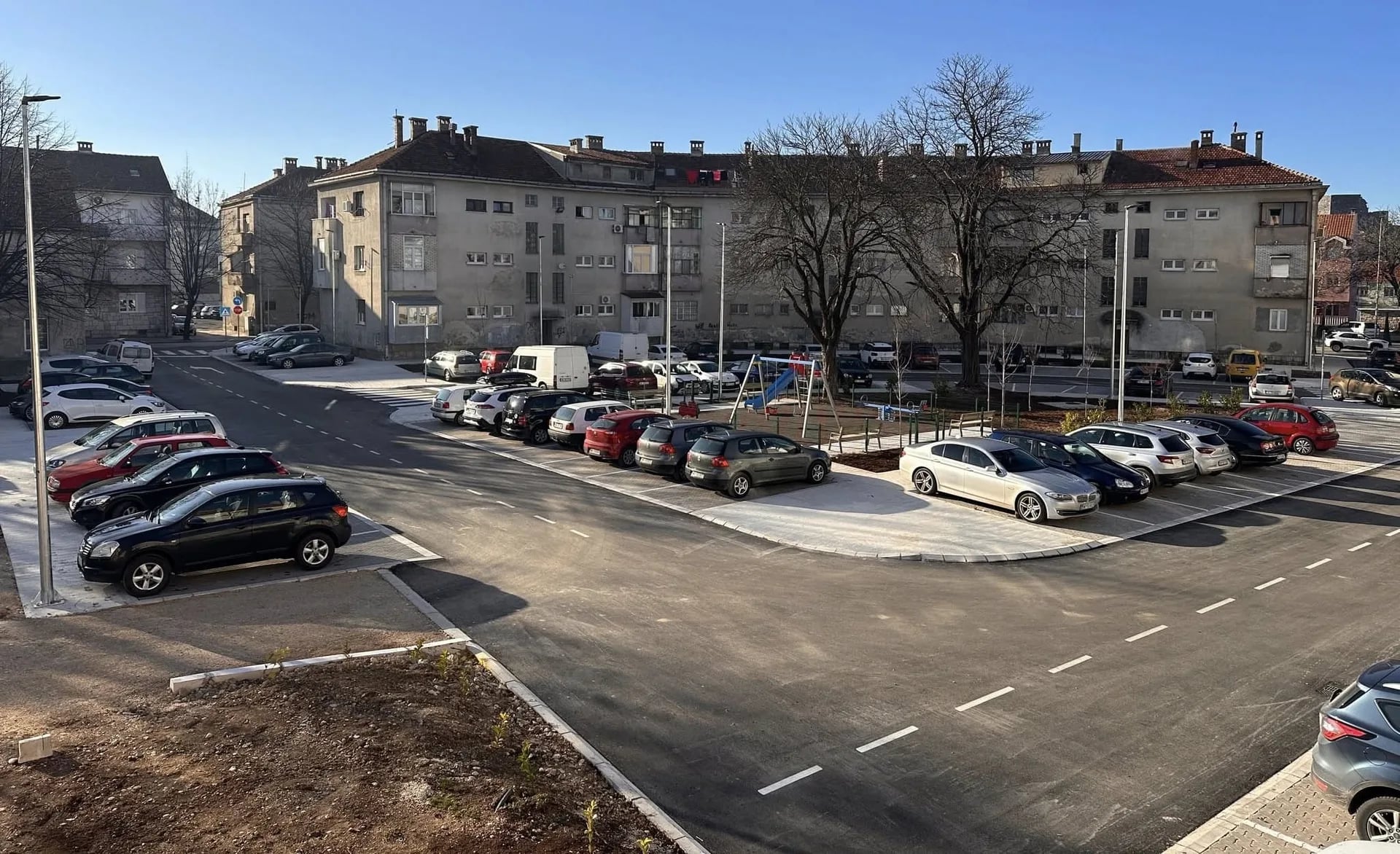 Otvoren rekonstruisani kvart između Karađorđeve i Narodnih heroja: Novi parking i igralište