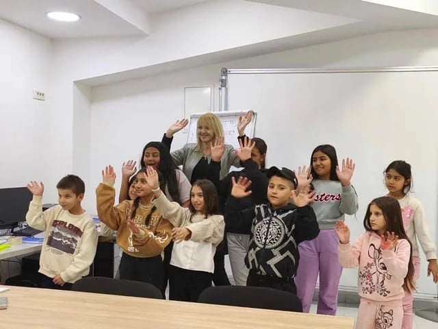 NVO MediaTeam realizovao dvije radionice o inkluziji mladih RE zajednice u Nikšiću