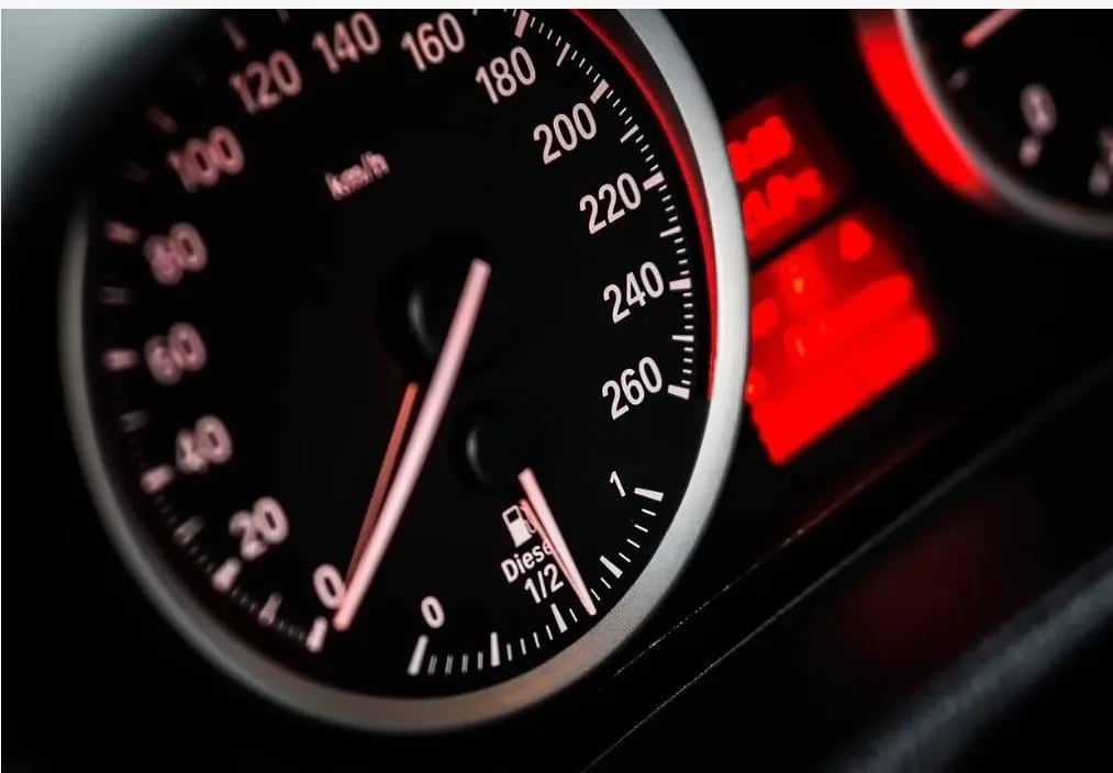 Nastavljaju da divljaju kroz Straševinu, Nikšićanin jurio 149 km/h, pa uhapšen