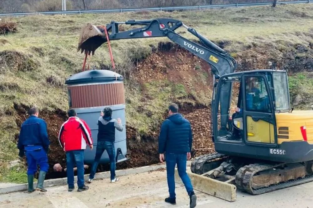 U Plužinama počeli sa postavljanjem podzemnih kontejnera
