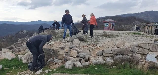 SEP: Kandidati za odbornike i aktivisti očistili vidikovac iznad Slanog jezera